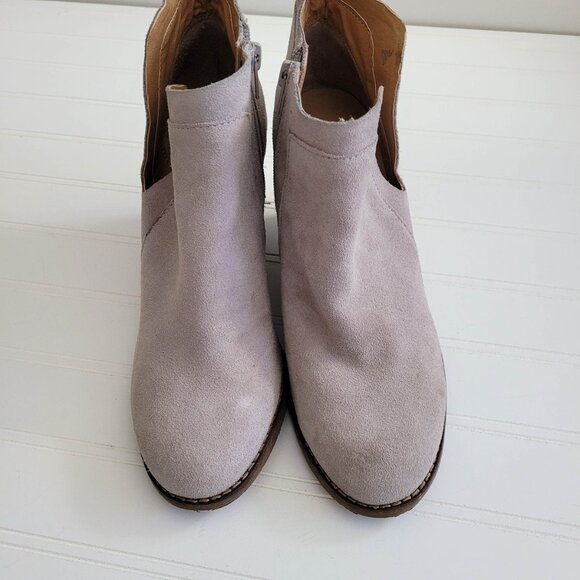 Lucky Brand Boots Size 8 Light Gray Yabba Ankle Booties Cut Out Side Zip Wedge - Picture 4 of 16